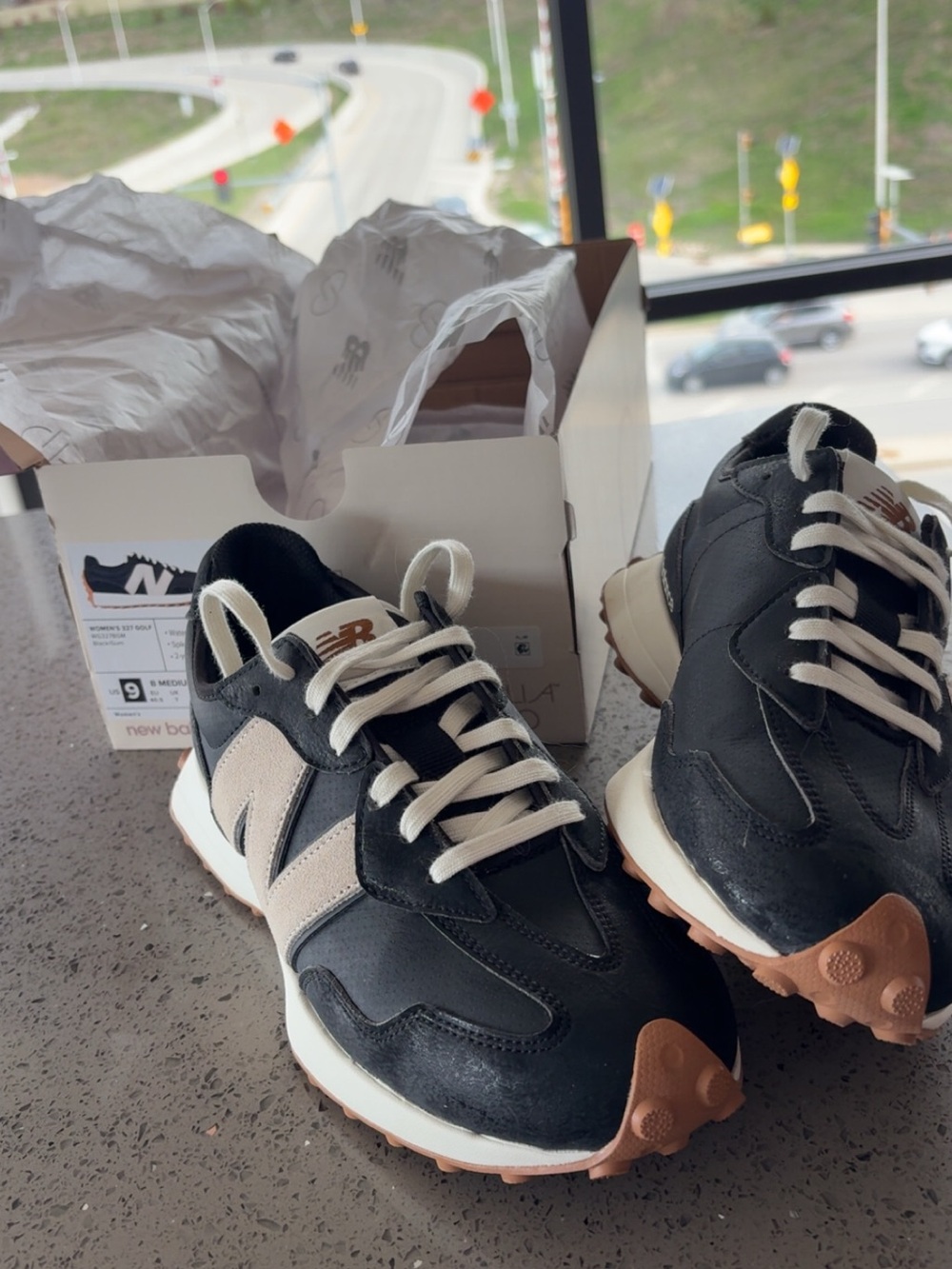 New Balance Black/gum - Picture 2 of 4